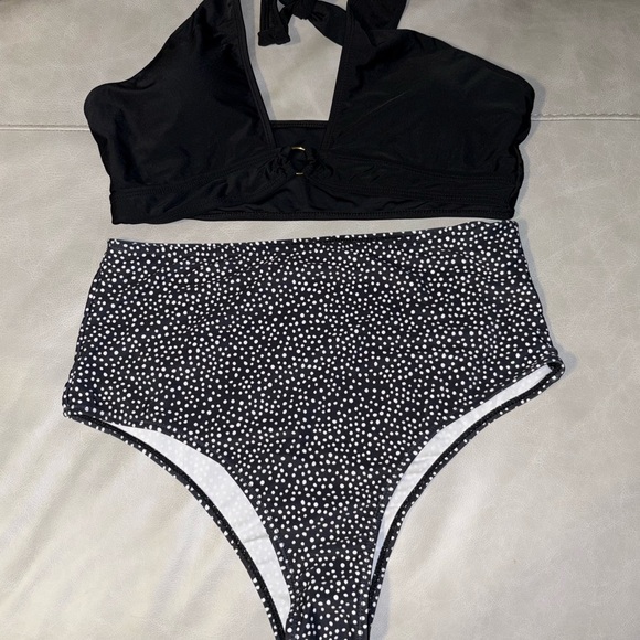 TWO bikinis by SHEIN - Picture 2 of 5